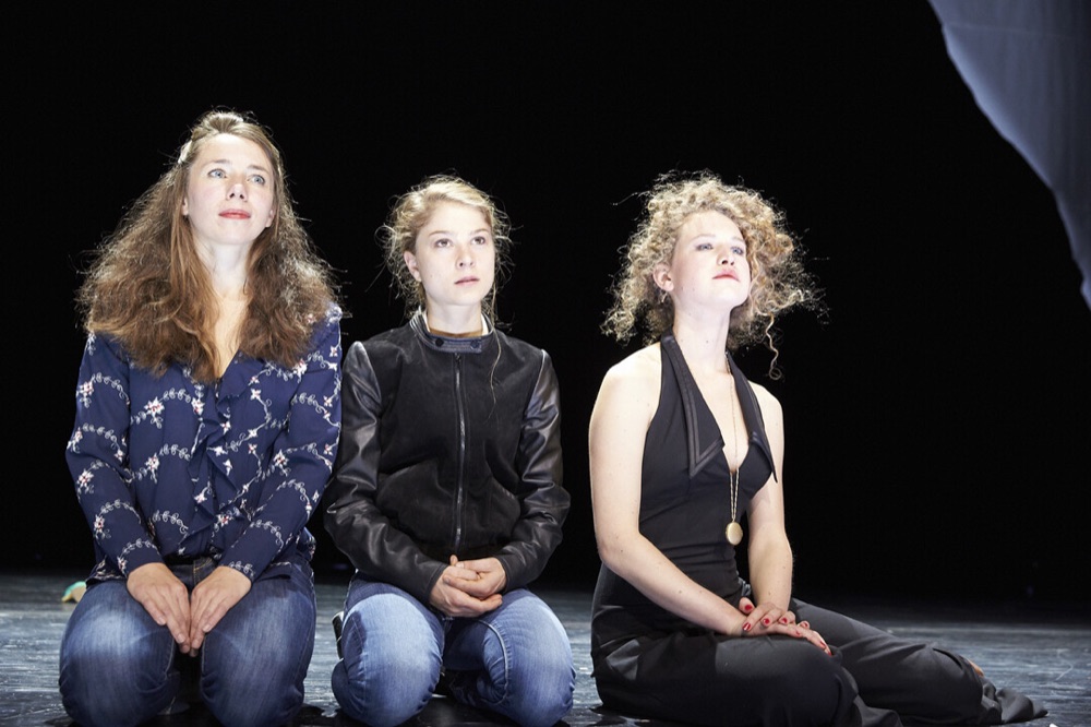 Kostümbild von Susanne Uhl für Drei Schwestern am Staatsschauspiel Dresden (2014)