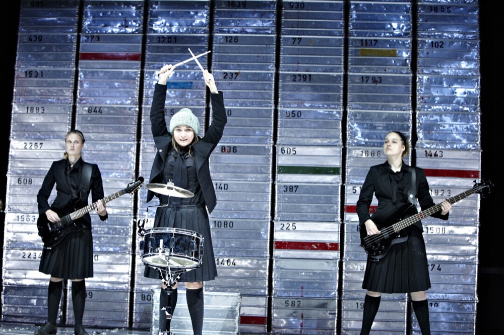 Kostümbild von Susanne Uhl für Die heilige Johanna der Schlachthöfe am Staatsschauspiel Dresden (2009)