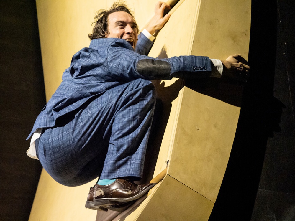 Kostümbild von Susanne Uhl für Kleiner Mann was nun am Düsseldorfer Schauspielhaus (2021)