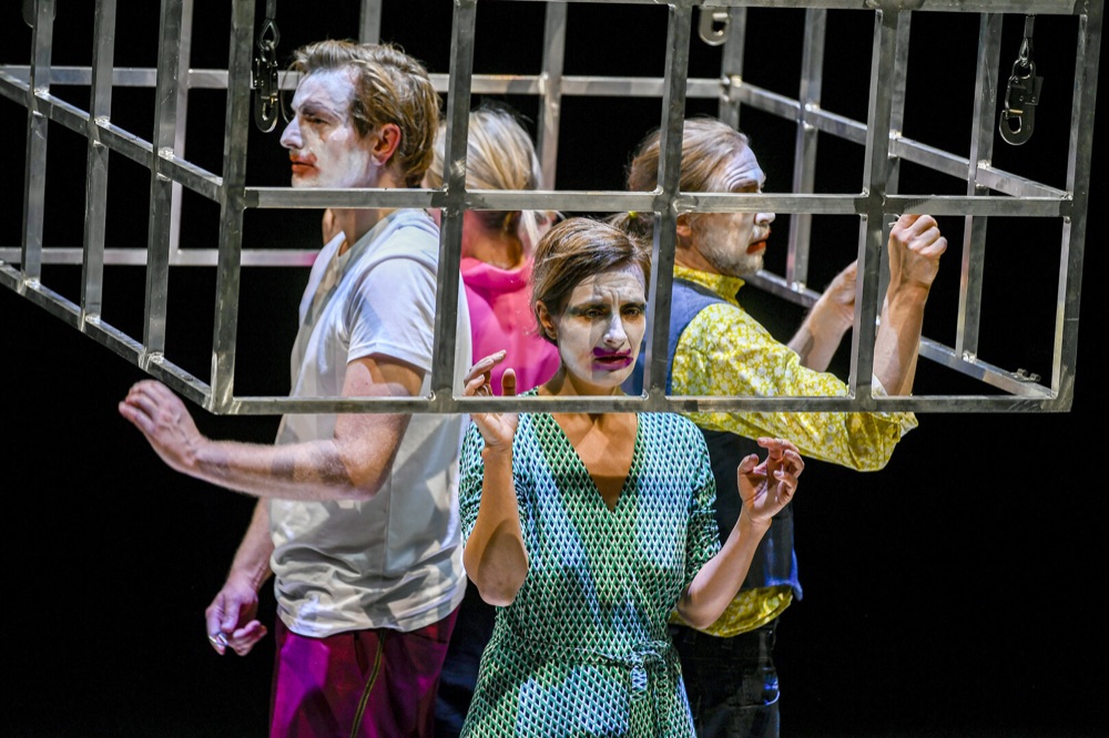 Kostümbild von Susanne Uhl für Stummes Land am Staatsschauspiel Dresden (2020)